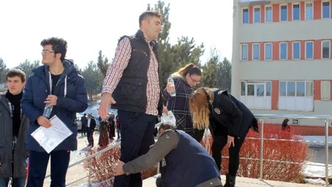Sınav Girişindeki Yoğun Güvenlik Önlemi Emanetçilere Yaradı