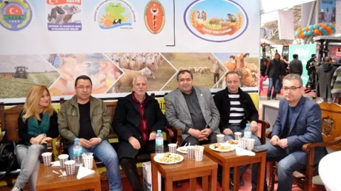 Gazeteciler Cemiyeti'nden Ziraat Odası Standına Ziyaret