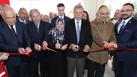 Türk Kızılayı İnönü Üniversitesi'nde Giyim Mağazası Açtı