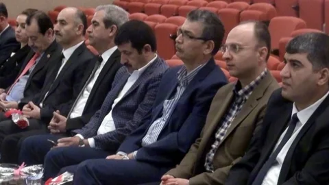 (Özel Haber) Şanlıurfa'da Tek Kişilik Tiyatro Oyunu Gibi Konferans