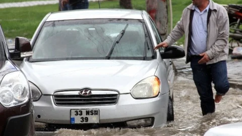 Yağmur 30 Dakikada Hayatı Felç Etti