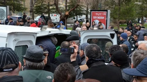 Köpeklerin Saldırısına Uğrayan Kadın Son Yolculuğa Uğurlandı