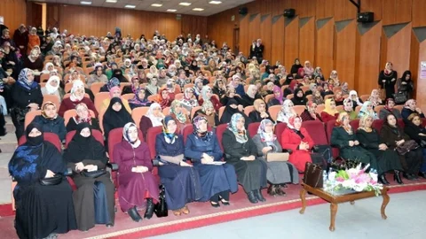 Ağrı'da “Islam'da Kadının Yeri Ve Mülteci Kadınlar” Konferansı