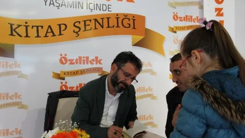 Özdilek Kitap Şenliği Yazar Sinan Yağmur'u Okurlarıyla Buluşturdu