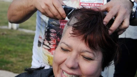 Kan Bağışına Dikkat Çekmek İçin Saçlarını Kazıttılar