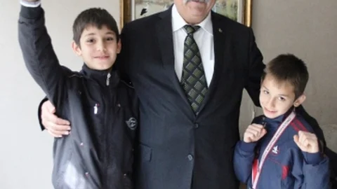 Minik Sporculardan MHP'li Azeroğlu'na Ziyaret