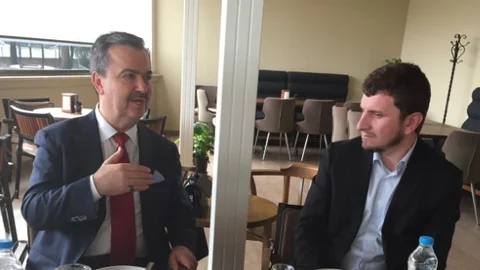 Aday Adayı Deribaş Gençlerle Birlikte Kitap Okuma Etkinliğine Katıldı