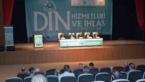 ‘Din Hizmetleri Ve İhlas' Sempozyumu Sona Erdi