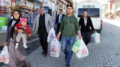 Kimsesiz Aileye Kaymakam Sahip Çıktı