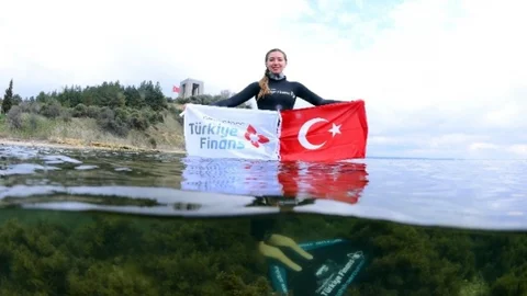 Bu Kez Şehitler İçin Dalış Yaptı