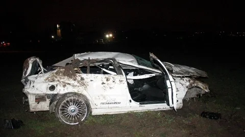 100 Metre Takla Atan Bu Otomobilden Sağ Çıktı