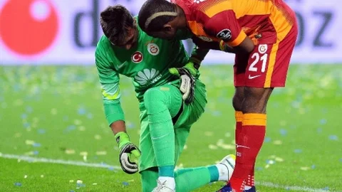 Muslera Eski Günlerini Aratıyor