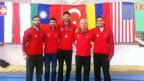 Milli Eskrimci Okan Karadeniz'den Bronz Madalya