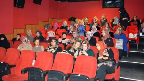 Üniversiteli Annelerin Sinema Keyfi