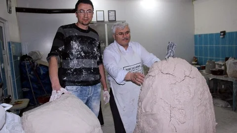 Çarkın Başına Geçerek Çamura Şekil Veren Mithat Ekici Çinicilik Artık Dünya Markası Olmalı