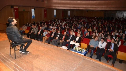 Oyuncu Murat Yıldırım Adana Btü Öğrencileriyle Buluştu