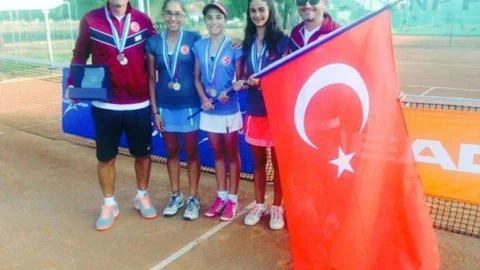 Bakan Kılıç Tenisçi Kılıç Betina Tokaç'ı Tebrik Etti