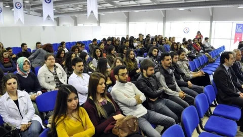 İzmir'de Ab'nin Geleceği Ve Türkiye İlişkileri Masaya Yatırıldı