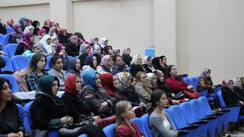 Arifiye'de Anne Ve Babalara Madde Bağımlılığı Semineri Verildi