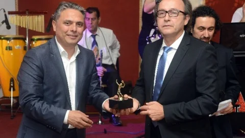 Başkan Uysal'a Teşekkür Plaketi