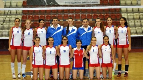 İzmirli Bayanlar Filede Final Peşinde