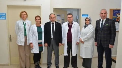 Başkan Üzülmez Kartepe'nin Doktorlarını Kutladı