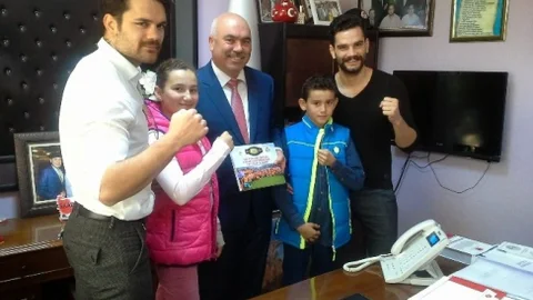 Profesyonel Boksör Kardeşler Saadettin Aslan'i Ziyaret Etti