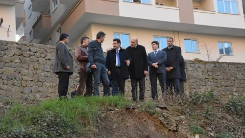 Başkan Genç Mahallelilerin Sorunlarını Ve İsteklerini Yerinde Dinliyor