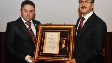 Uşaklı Gaziye Devlet Övünç Madalyası Ve Beratı Verildi