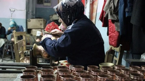 (Özel Haber) Bakırcılığa Kadın Eli Değiyor