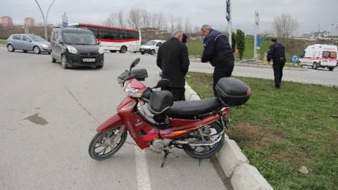 Motosiklet Kamyonet İle Çarpıştı 1 Yaralı