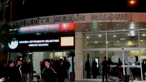 Manisa'da Meclis Toplantısında Arbede