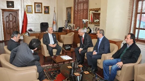 Bafra Ticaret Borsası Başkanı Kibaroğlu Başkan Yılmaz'ı Ziyaret Etti