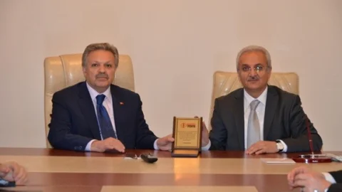 Feshane Tanıtım Günleri Değerlendirme Toplantısı Vali Kahraman'ın Başkanlığında Yapıldı