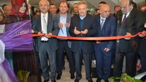 Vali Kahraman Bir Dizi Açılış Programına Katıldı