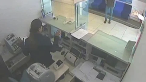 Şişli'de Banka Soygunu Güvenlik Kamerasında