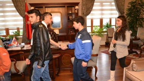 Vali Bektaş Sancak Çevre Eğitim Gençlik Ve Spor Kulübü Derneğini Kabul Etti