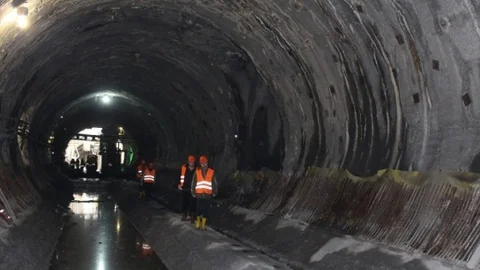 Öğrenciler Metro İnşaat Şantiyesini Gezdi