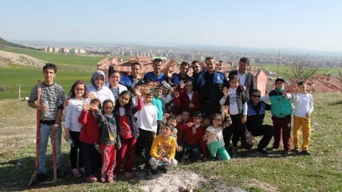 Okul Çevresine Fidan Dikildi