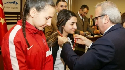 Karaloğlu Şampiyonları Ödüllendirdi