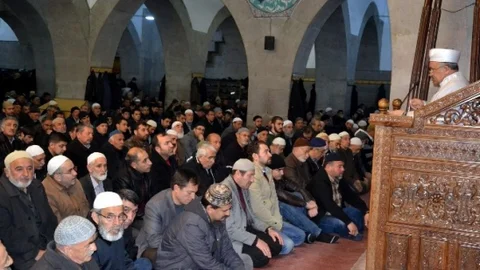 Eller Çanakkale Şehitleri İçin Açıldı