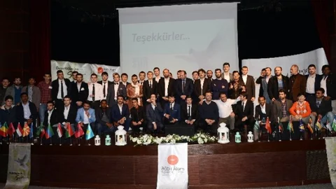 Farklı Coğrafyalardan Gelen Öğrenciler Şiir Gecesinde Buluştu