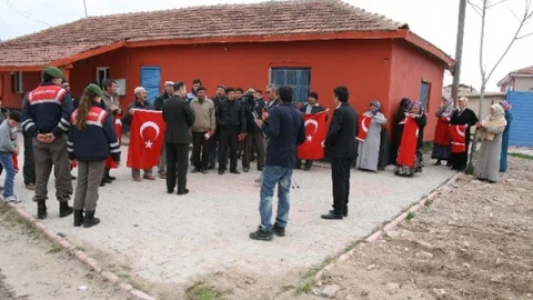 Kulu'da Jandarma 3 Bin 837 Tane Türk Bayrağı Dağıttı