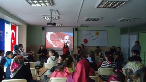 Bilgi Evlerinde ‘'istiklal Marşı'' Konulu Yarışma