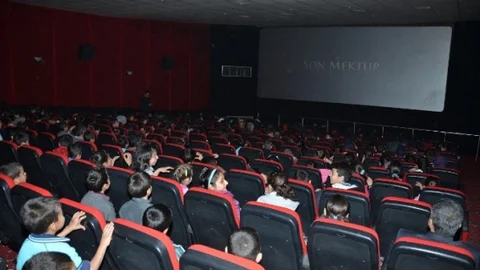 Bin 500 Öğrenci Son Mektup Filmini İzledi