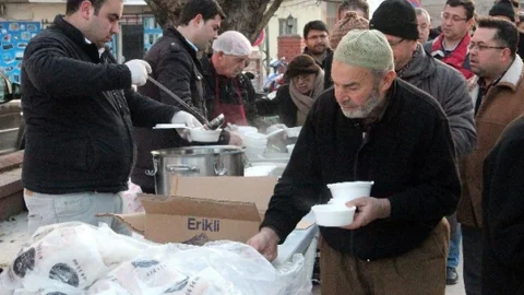 Akhisar'da Sabah Namazında Eller Şehitler İçin Semaya Kalktı