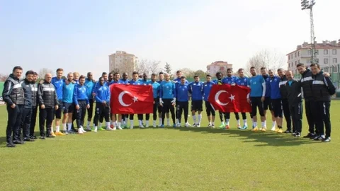 (Özel Haber) Suat Altın İnşaat Kayseri Erciyesspor Antrenmana Saygı Duruşu İle Başladı