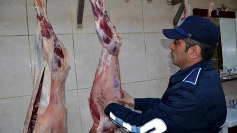 Zabıta Ekipleri Mühürlü Olmayan Etlere El Koydu