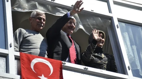 Başbakan Davutoğlu'na Sevgi Seli