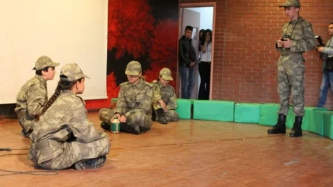 Silopi'de Öğrenciler Çanakkale Savaşını Canlandırdı